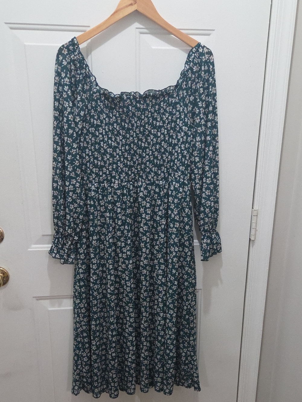 Ember Green Floral Smocked Midi Dress  L